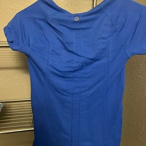 LULULEMON Active shirt